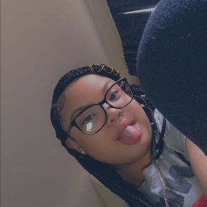 Meet your Posher, Briana